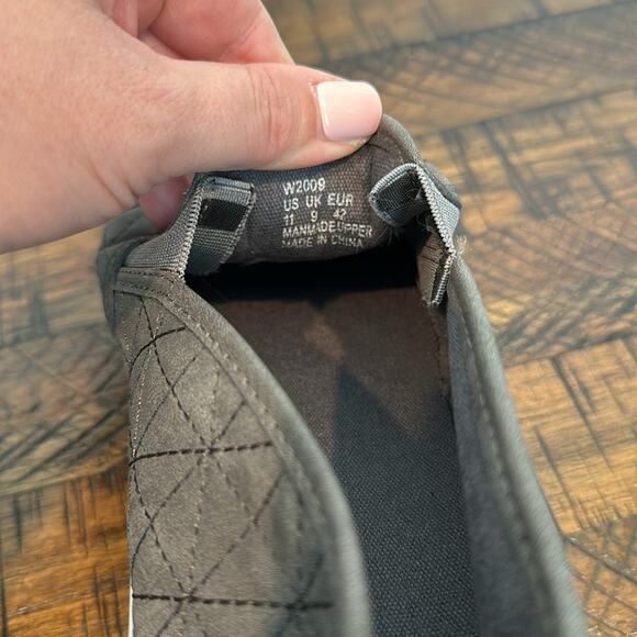 Global Win Women’s 11 Gray Quilted Slip On Loafer Sneaker - Picture 9 of 10